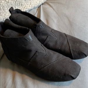 Tom’s wrap boots, 8 1/2, worn once